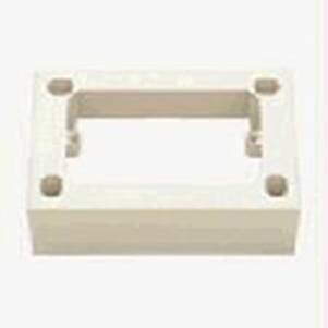 Puszka natynkowa, głębokość 40mm, 3M, kość słoniowa