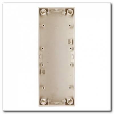 Puszka natynkowa 3-krotna; kremowy; B.Kwadrat Numer katalogowy: 5310439902