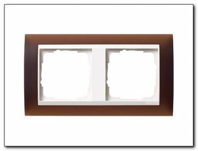Ramka podwójna do białych Gira Event Opaque mat ciemnobrązowy
